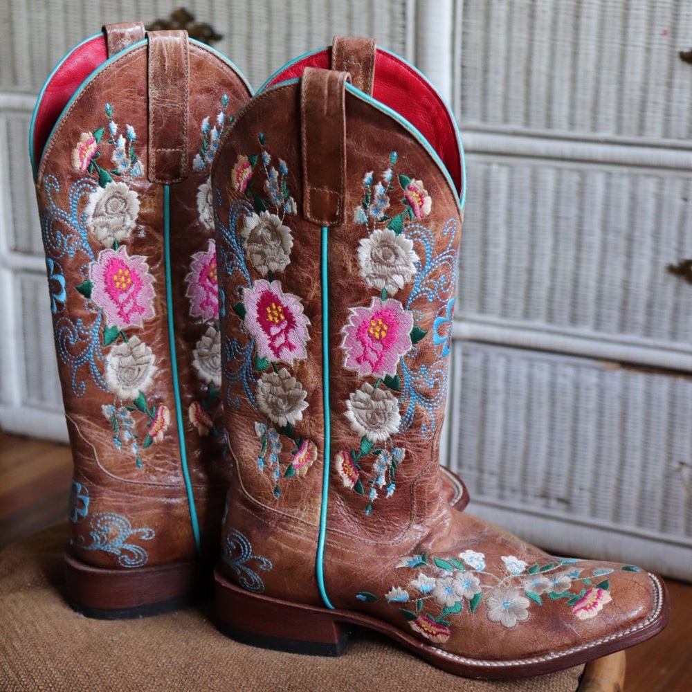 Macie Bean Boots “Rose Garden”  Size 7.5